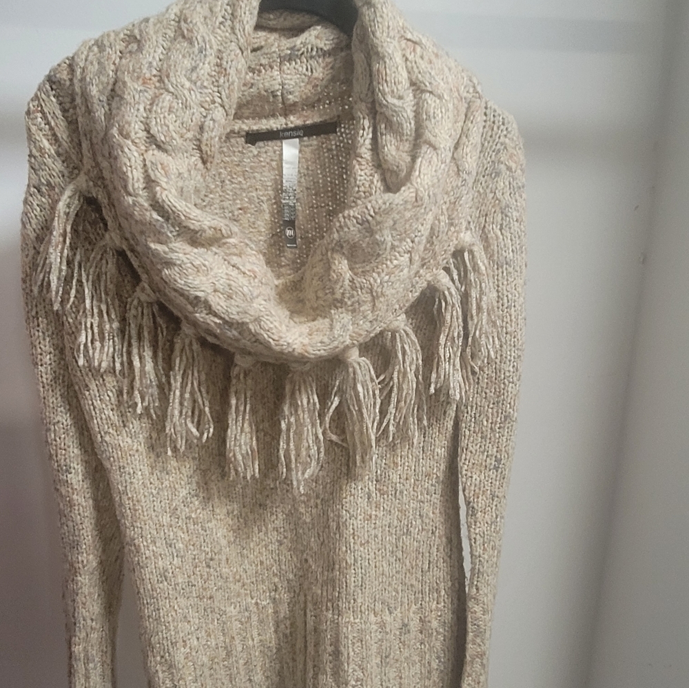 Kensie size medium beige sweater